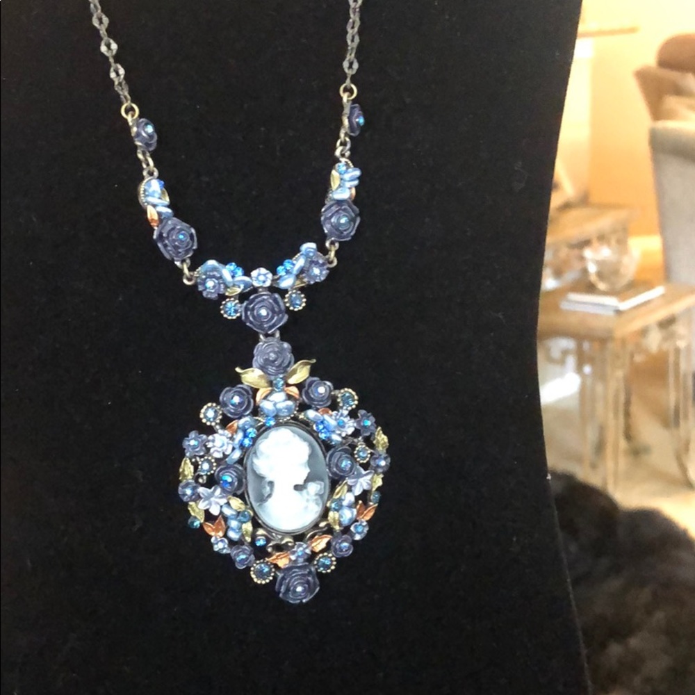 Necklace - Picture 2 of 6